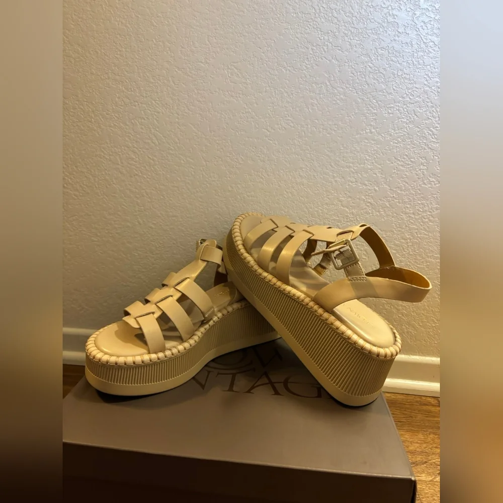 CROWN VINTAGE Women's Gracen Sandal NEW! - Picture 1 of 17